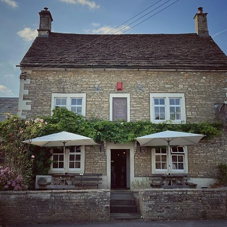 Hotel Neeld Arms à Grittleton Extérieur photo