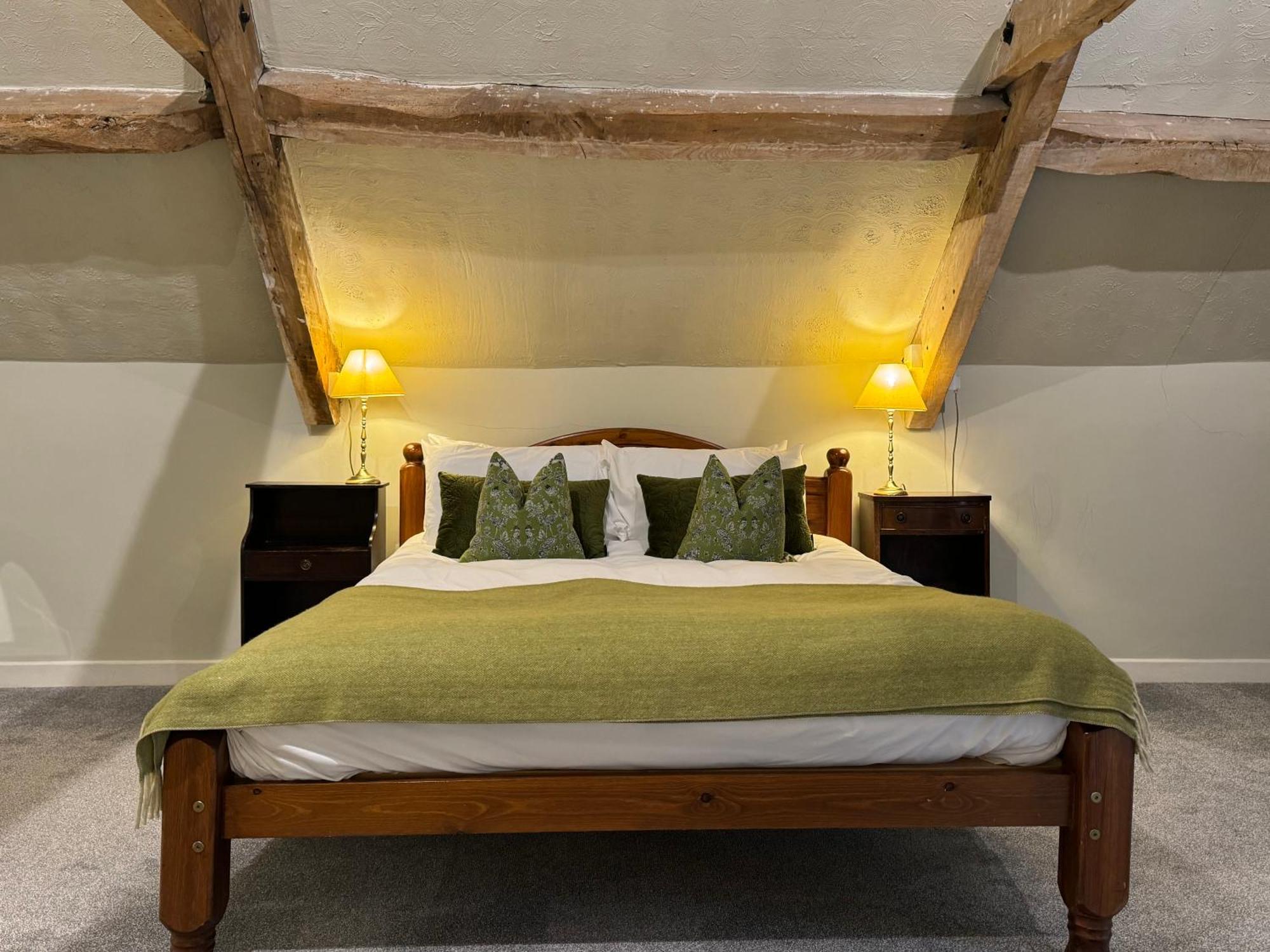 Hotel Neeld Arms à Grittleton Extérieur photo