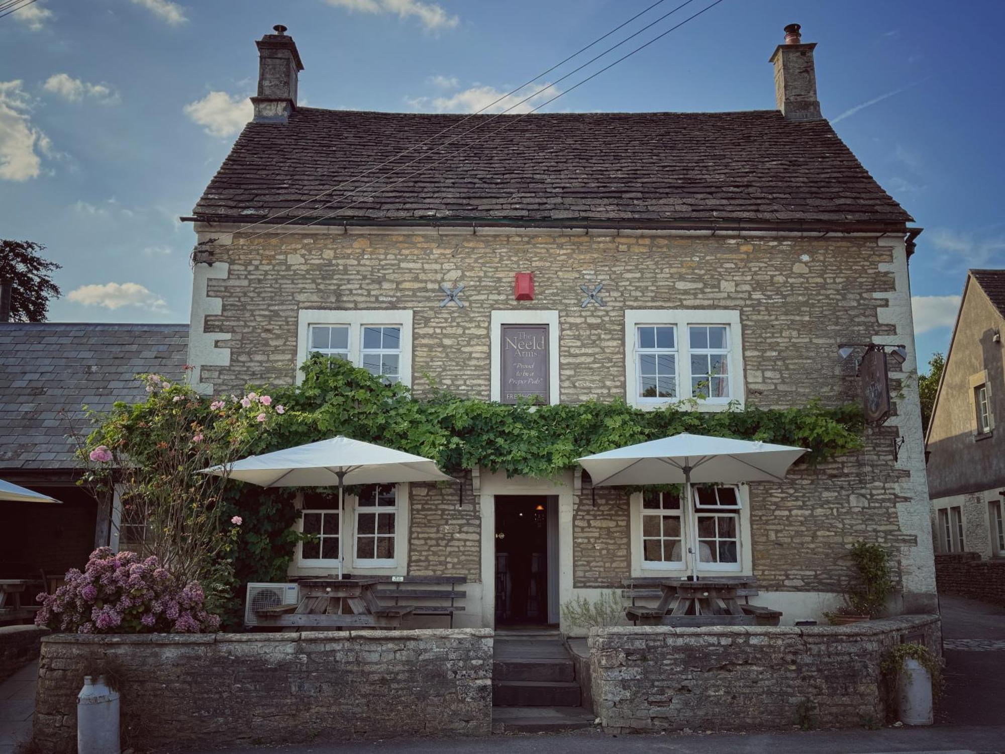 Hotel Neeld Arms à Grittleton Extérieur photo